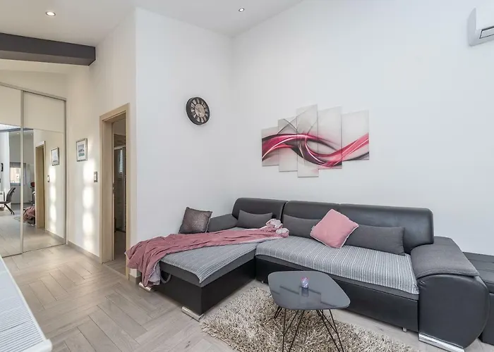 Luky Apartment *