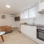 شقة Luky